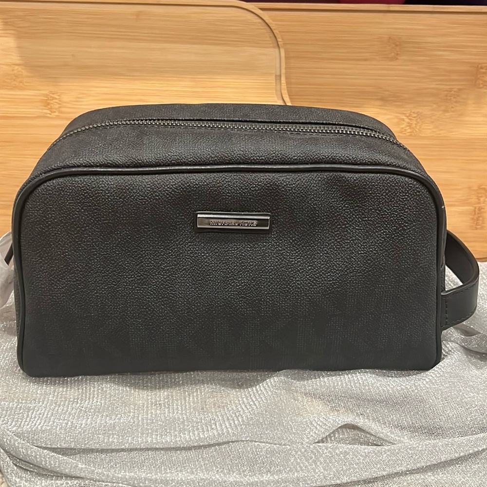Men's Michaell Kors Jet Set travel toiletry bag